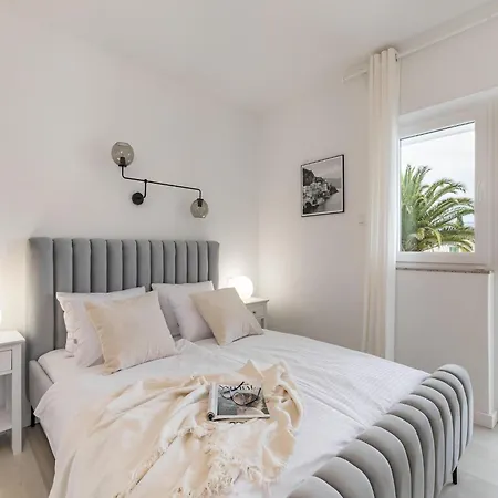 Modern In Slatine With Terrace Apartment Trogir