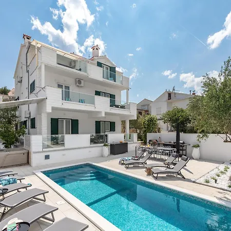Modern In Slatine With Terrace Apartment *
