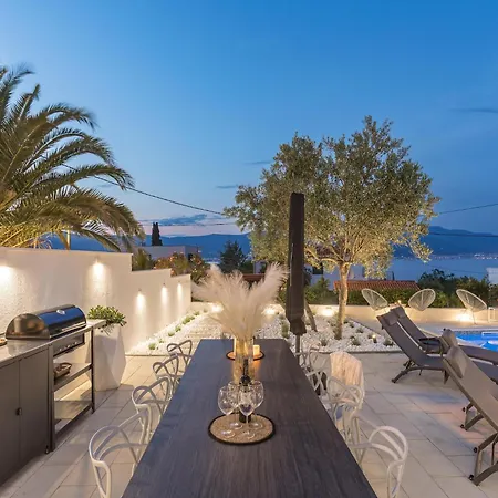 Modern In Slatine With Terrace Trogir